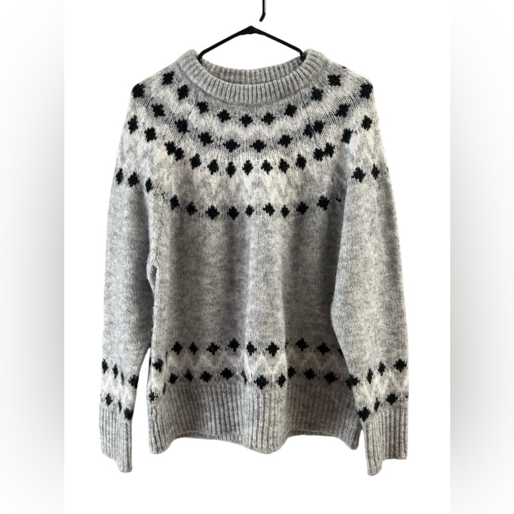 RDI grey and black crew neck knit sweater